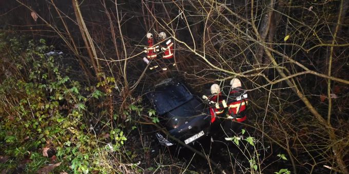 Das Auto erlitt beim Selbstunfall einen Totalschaden. Die Fahrerin befand sich auf dem Weg nach Bütschwil. Bütschwil