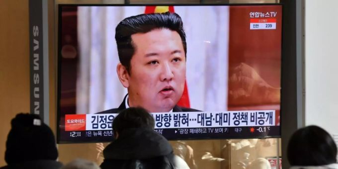 Nordkoreas Machthaber Kim Jong Un bei Ansprache im Fernsehen Nordkoreas Machthaber Kim Jong Un bei Ansprache im Fernsehen