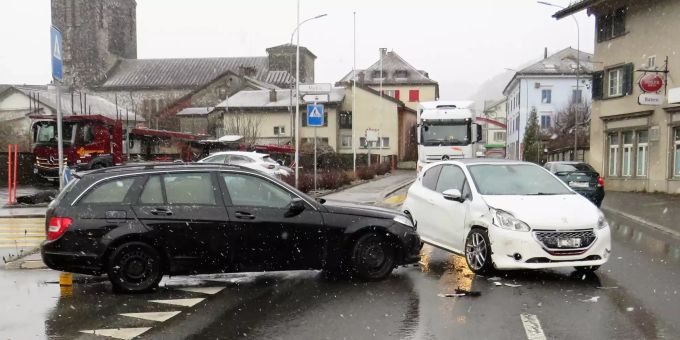 An den Fahrzeugen entstand Sachschaden. Unfall