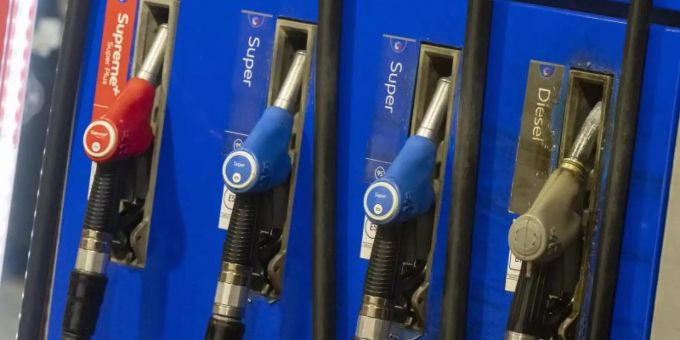 Vor allem Tankstellenkunden dürften zu den Mehreinnahmen beitragen. Foto: Peter Kneffel/dpa zentralbank