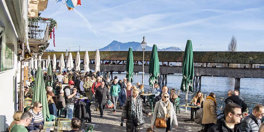 Am Dienstagnachmittag sind gemäss SRF Meteo in der Schweiz zum Teil neue Januar-Temperaturrekorde erreicht worden.