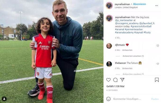 Zayn Ali Salman mit Per Mertesacker, dem Nachwuchsleiter von Arsenal. Arsenal Zayn Ali Salman