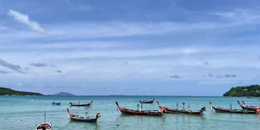 Fischerboote vor Rawai auf Phuket. Symbolbild. Foto: Carola Frentzen/dpa-tmn