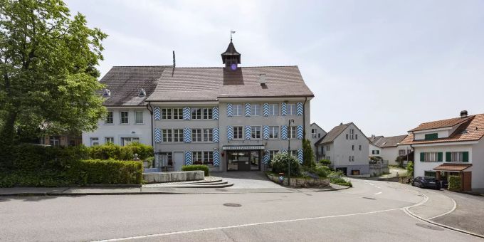Die Gemeindeverwaltung an der Mitteldorfstrasse in Füllinsdorf. Die Gemeindeverwaltung an der Mitteldorfstrasse in Füllinsdorf.