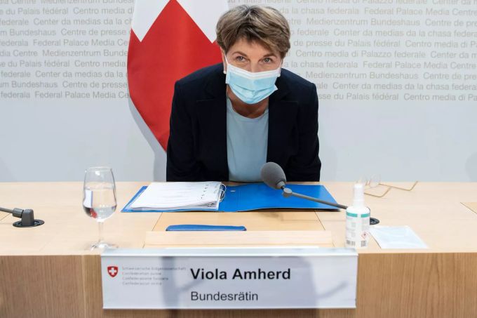 Bundesrätin Viola Amherd an einer Medienkonferenz am Dienstag, 16. November 2021, in Bern. coronavirus
