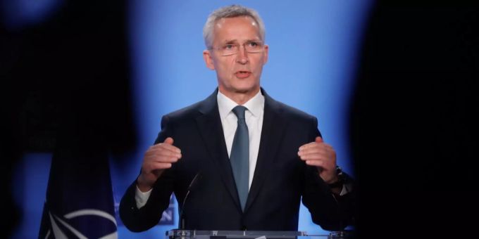 Nato-Generalsekretär Jens Stoltenberg an einer Pressekonferenz. jens stoltenberg