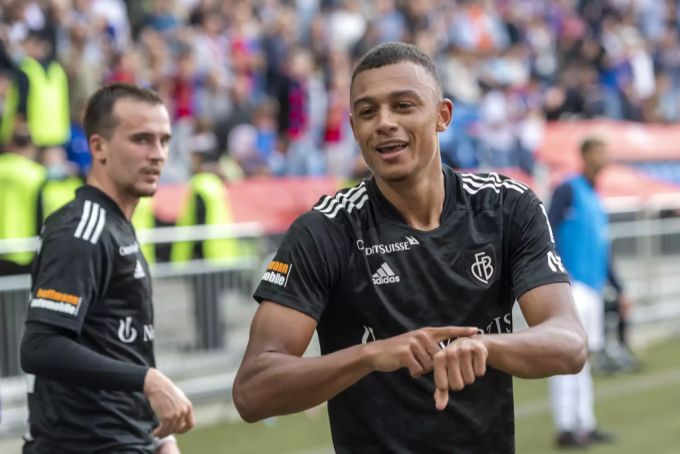 Dan Ndoye (rechts) ist einer von mehreren neuen Spielern beim FCB. Dan Ndoye