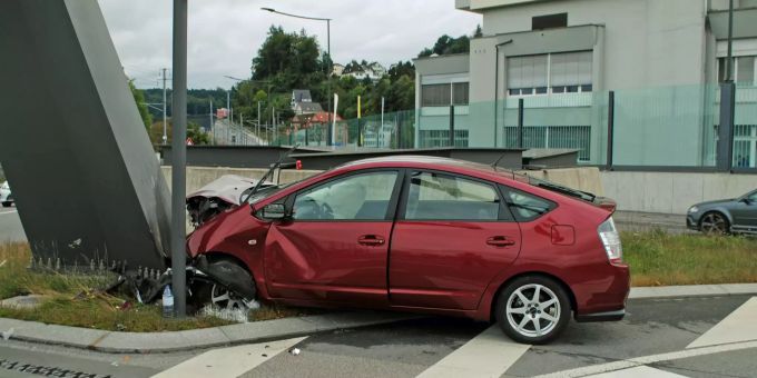 Das Auto erlitt einen Totalschaden. Luzerner Polizei