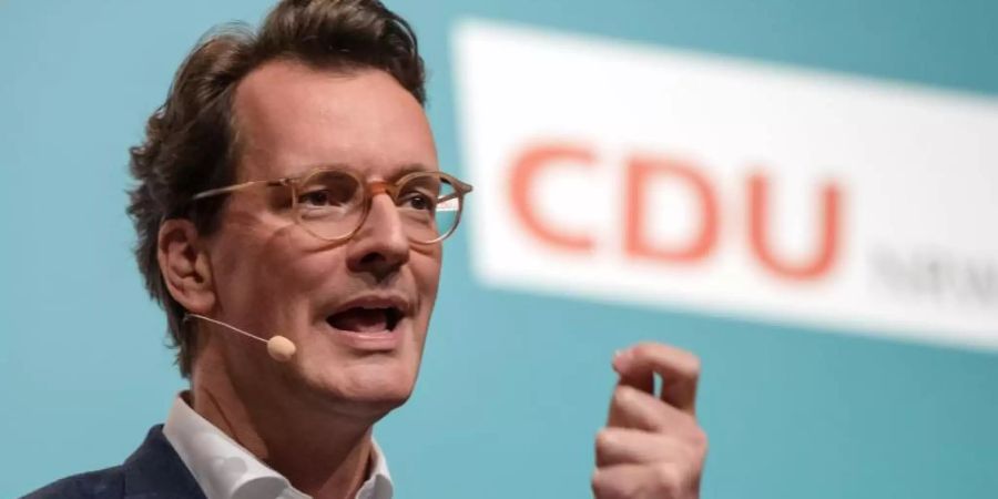 Hendrik Wüst vergangenen Monat beim NRW-Landesparteitag in Bielefeld. Foto: Bernd Thissen/dpa