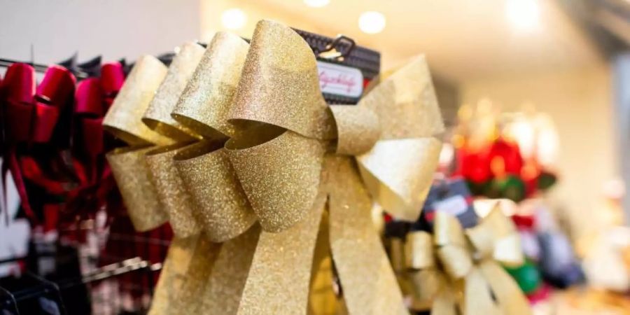 Der HDE klagt: Corona-Massnahmen lassen Umsätze im Weihnachtsgeschäft einbrechen. Foto: Hauke-Christian Dittrich/dpa