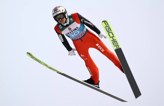 Für Simon Ammann läufts in der Garmisch-Quali nicht perfekt. Trotzdem schafft er es locker in die Top 50. Simon Ammann