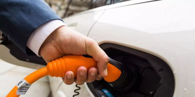 Berlin - Staatliche Förderung von E-Autos wird verlängert