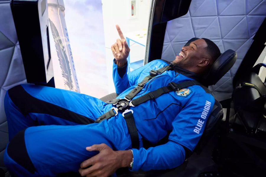 Blue Origin Michael Strahan