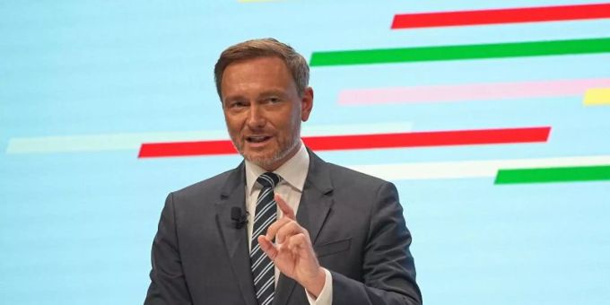 Christian Lindner bei der Vorstellung des Koalitionsvertrages. Die FDP hat den Poker um das Finanzministerium gewonnen. Foto: Michael Kappeler/dpa Christian Lindner bei der Vorstellung des Koalitionsvertrages. Die FDP hat den Poker um das Finanzministerium gewonnen. Foto: Michael Kappeler/dpa