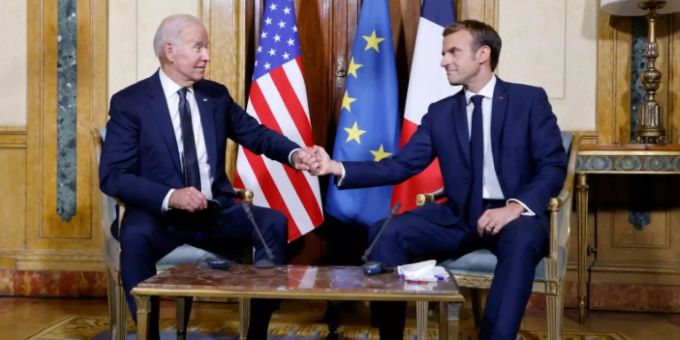 Präsidenten Biden (l.) und Macron Präsidenten Biden (l.) und Macron