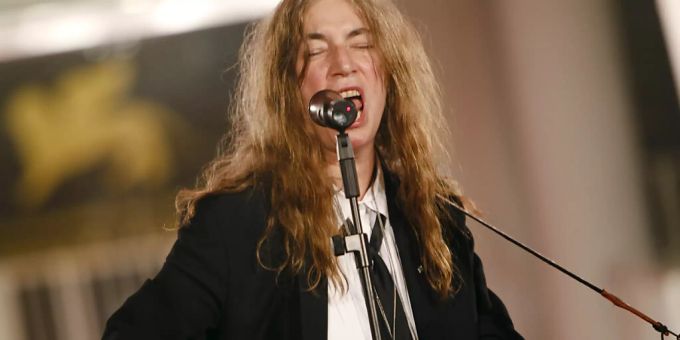 Die Kultur-Ikone Patty Smith wird 75. Ihren Aufstieg verdankte die New Yorkerin ihrer Energie und ihrem Willen. Und die «Godmother of Punk» arbeitet weiter an ihrem Lebenswerk. (Archivbild) Die Kultur-Ikone Patty Smith wird 75. Ihren Aufstieg verdankte die New Yorkerin ihrer Energie und ihrem Willen. Und die «Godmother of Punk» arbeitet weiter an ihrem Lebenswerk. (Archivbild)