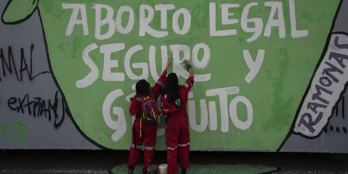 Aktivistinnen protestieren in Chile für das Recht auf Abtreibungen. Abtreibungen