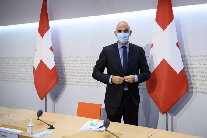Bundesrat Alain Berset nach einer Medienkonferenz über das Coronavirus, 1. Oktober 2021. Medienkonferenz Berset Bundesrat