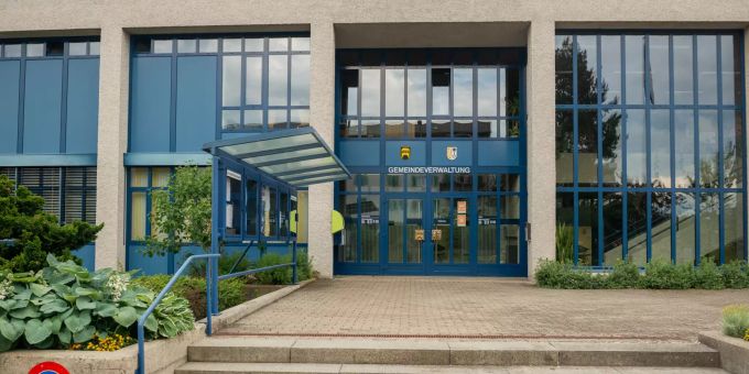 Eingang der Gemeindeverwaltung Rickenbach bei Wil (SG). Eingang der Gemeindeverwaltung Rickenbach bei Wil (SG).