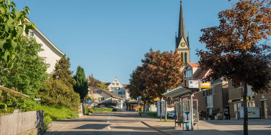 Die St.Gallerstrasse im Dorfkern von der Gemeinde Rehetobel.