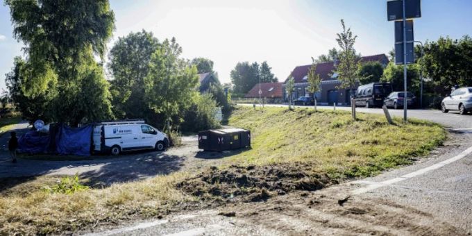 Der Unglücksort nach dem Vorfall niederlande lkw unfall