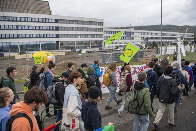 Klima-Aktivisten protestierten in Birr AG gegen das geplante Ersatz-Kraftwerk. Demonstration