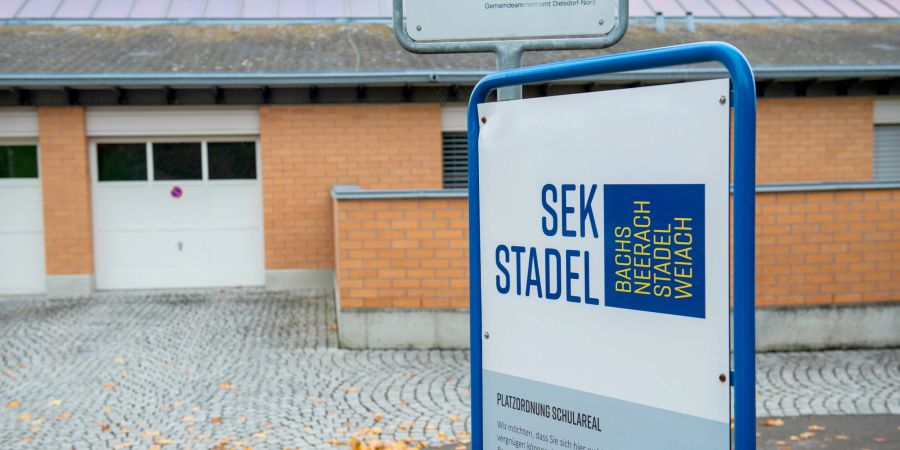 Sekundarschule Stadel. Schule in Stadel bei Niederglatt. - Bezirk Dielsdorf