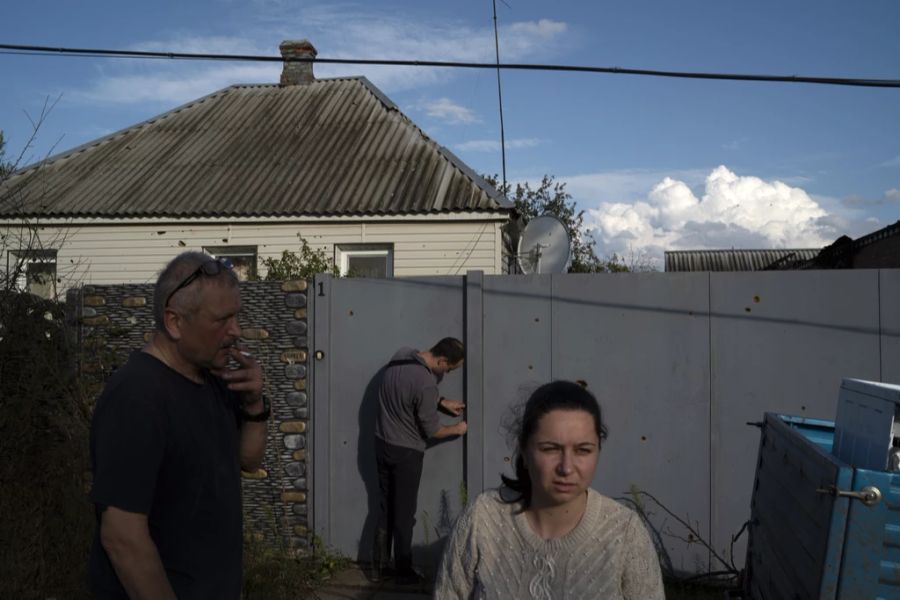 Nach der Gegenoffensive der Ukrainer kehren Menschen in der Region Charkiw zu ihren zerstörten Häusern zurück.