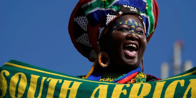 Sollte die südafrikanische Bewerbung erfolgreich sein, wäre es die erste Fussball-WM der Frauen auf dem afrikanischen Kontinent. Sollte die südafrikanische Bewerbung erfolgreich sein, wäre es die erste Fussball-WM der Frauen auf dem afrikanischen Kontinent.