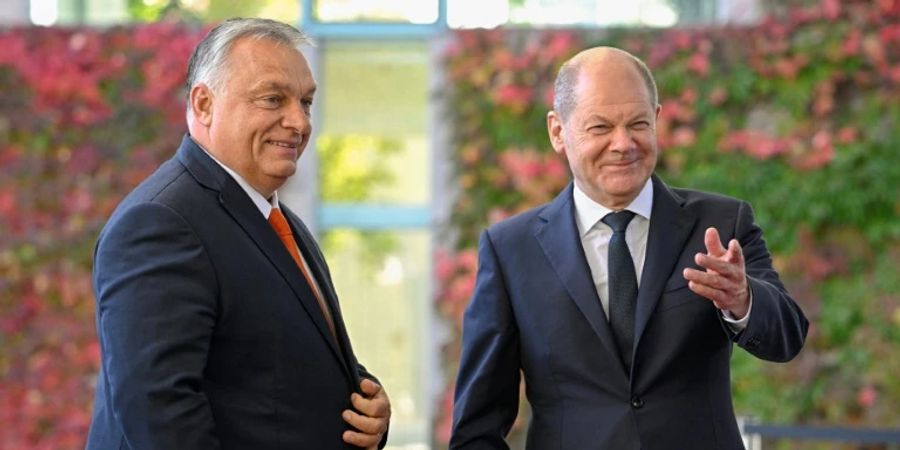 Olaf Scholz und Viktor Orban am 10. Oktober 2022 in Berlin