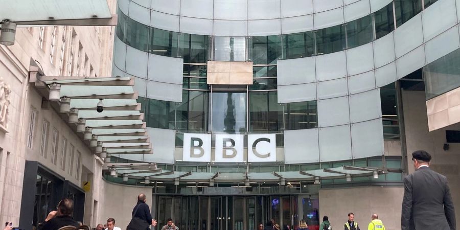 Die öffentlich-rechtliche Rundfunkanstalt BBC wird 100.