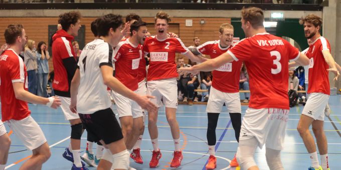 Die «Herren 1» beim Sieg im entscheidenden Spiel zum Aufstieg in die NLB. Der Volleyballclub hat eine erfolgreiche Saison hinter sich.