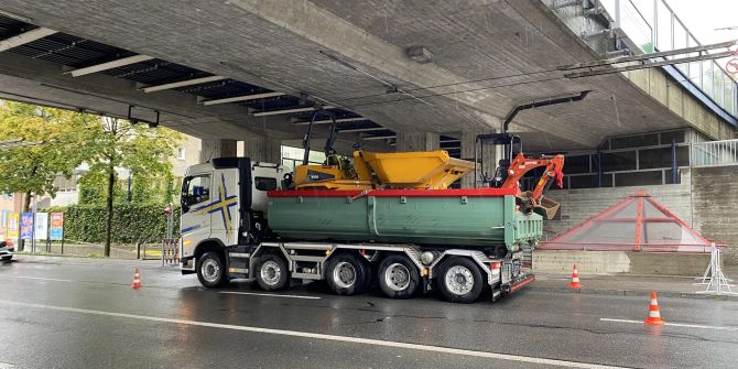 Schaffhausen: Lastwagen kollidiert mit Fahrleitung