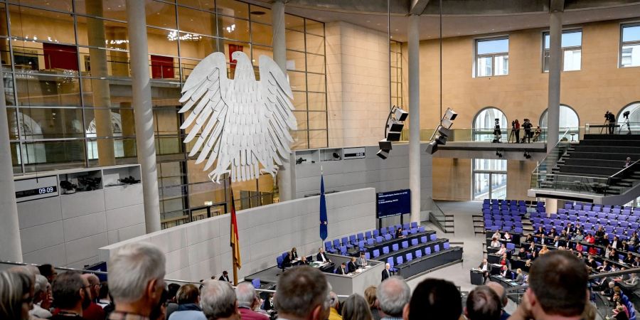 Der Bundestag genehmigt erneut eine Ausnahme von der Schuldenbremse.