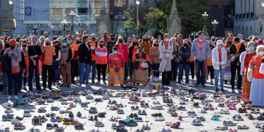 Schuhe als Symbol für vermissste oder tote Kinder