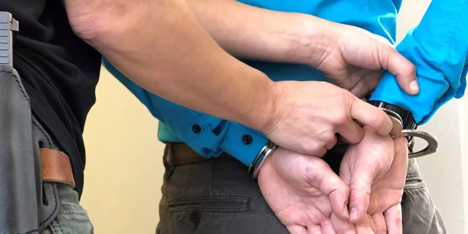 Dank einem Hinweis aus der Bevölkerung konnte ein mutmasslicher Täter ermittelt werden.