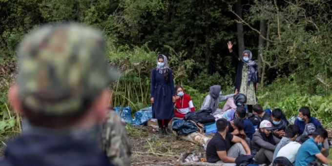 Festsitzende Migranten-Gruppe an polnischer Grenze Festsitzende Migranten-Gruppe an polnischer Grenze