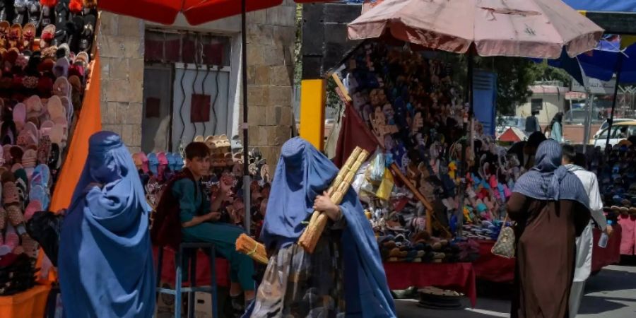 Afghanische Frauen mit Burka in Kabul