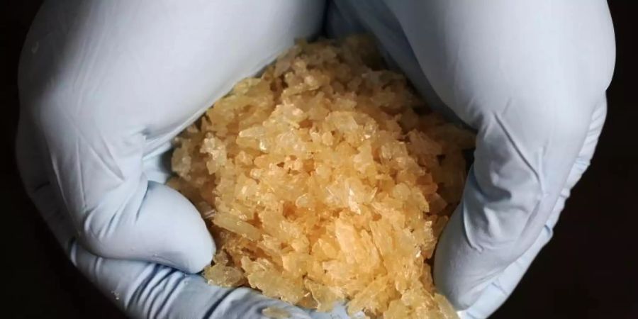 Crystal Meth hat ein hohes Abhängigkeitspotenzial und ist relativ billig (Symbolbild). Foto: Fredrik von Erichsen/dpa/Symbolbild