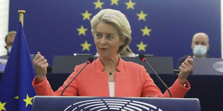 EU-Kommissionspräsidenten Ursula von der Leyen hat vor dem europäischen Parlament ein Gesetz zur Förderung der Chipindustrie angekündigt.