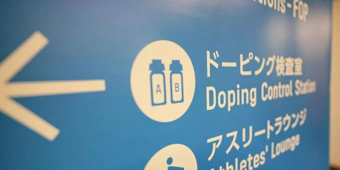 Ein Hinweisschild weist bei den Sommerspielen in Tokio auf die Doping-Kontrollstation hin. Foto: Michael Kappeler/dpa Ein Hinweisschild weist bei den Sommerspielen in Tokio auf die Doping-Kontrollstation hin. Foto: Michael Kappeler/dpa