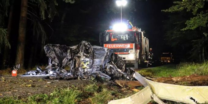 Der Grund für den Absturz des Ultraleicht-Fluggeräts war zunächst unbekannt. Foto: Fabien Kriegel/5vision media/dpa Der Grund für den Absturz des Ultraleicht-Fluggeräts war zunächst unbekannt. Foto: Fabien Kriegel/5vision media/dpa