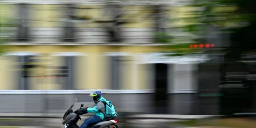 Deliveroo-Fahrer im März 2020 in Madrid