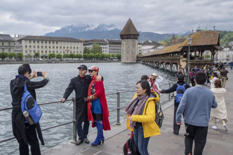 Touristen Luzern