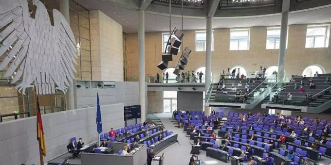 Vom Bundestag beschlossene strengere Regeln gegen Extremismus treten in Kraft. Foto: Michael Kappeler/dpa Vom Bundestag beschlossene strengere Regeln gegen Extremismus treten in Kraft. Foto: Michael Kappeler/dpa