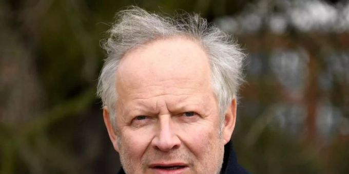 Axel Milberg im letzten Jahr bei «Tatort»-Dreharbeiten. Foto: Carsten Rehder/dpa Axel Milberg im letzten Jahr bei «Tatort»-Dreharbeiten. Foto: Carsten Rehder/dpa