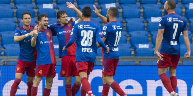 Der FC Basel jubelt schon in der ersten Halbzeit mehrfach. FC Basel