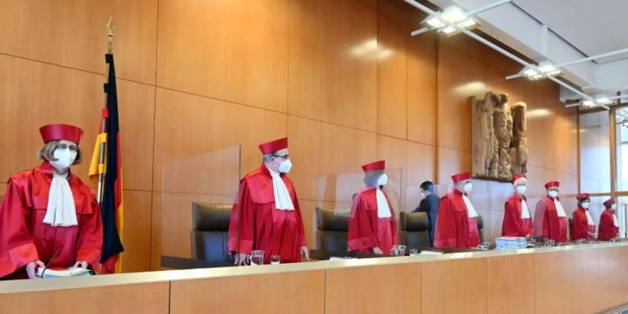 Der Zweite Senat beim Bundesverfassungsgericht eröffnet die mündliche Verhandlung zu Äusserungsbefugnissen von Regierungsmitgliedern. Foto: Uli Deck/dpa
