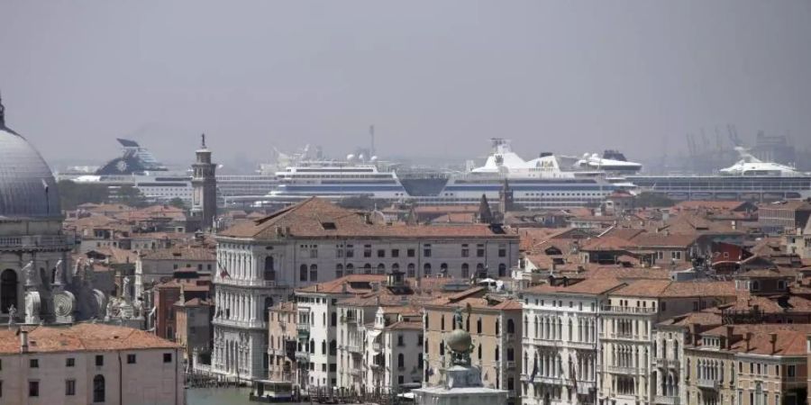 Venedig kommt nicht auf die Liste der gefährdeten Kultur- und Naturstätten. Foto: Luca Bruno/AP/dpa