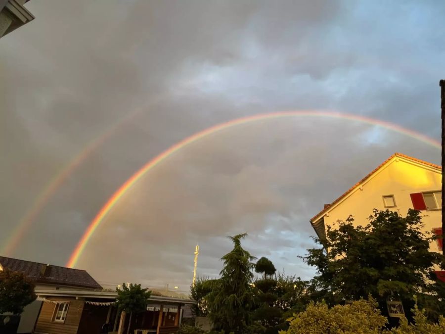 Regenbogen Schweiz Zürich Gewitter